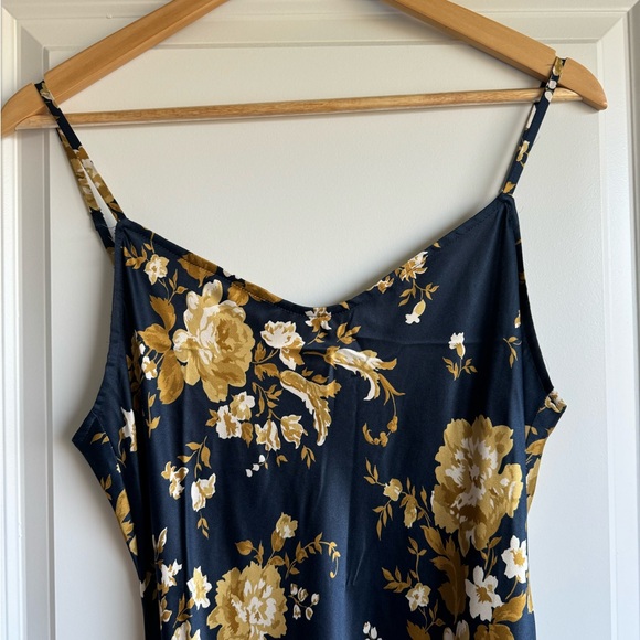 Reformation Parma Dress - Picture 3 of 7